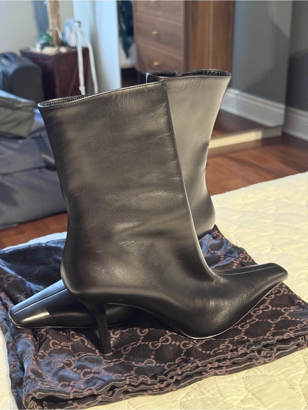 Gucci Black Leather Pointed-Toe Mid-Calf Heeled Boots